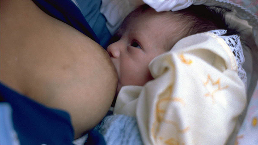 Bebe lactante / Foto: @WHO en X