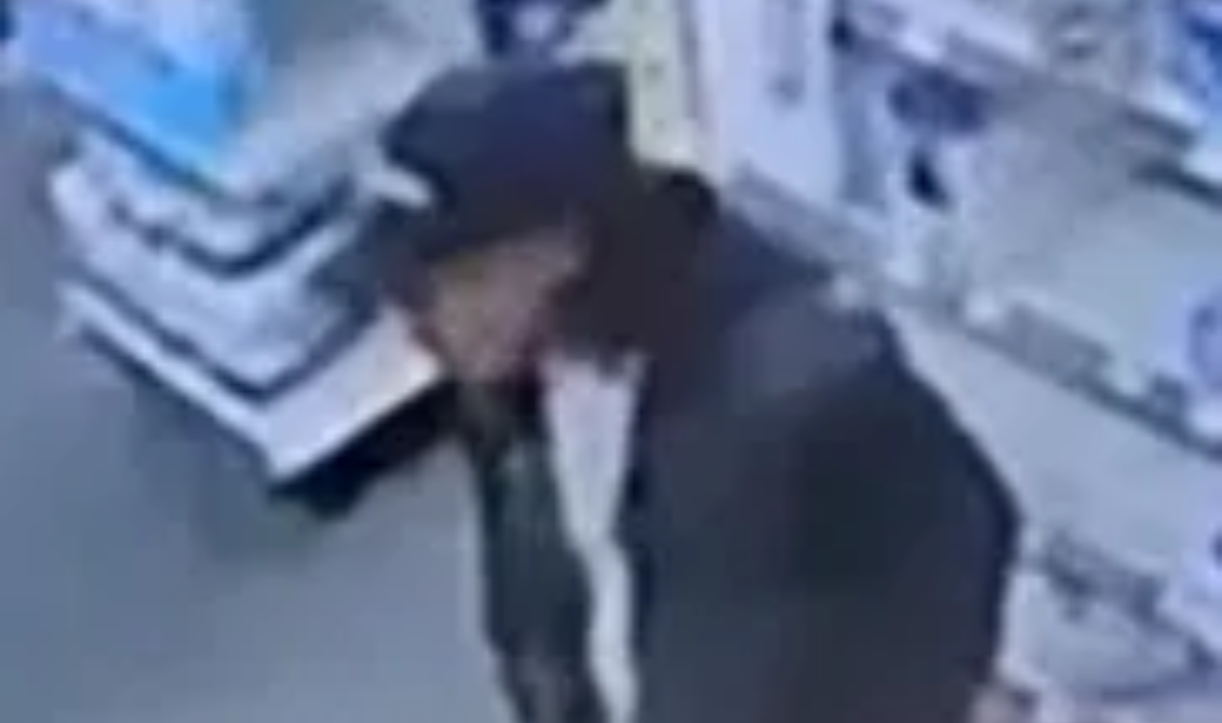 La policía de Austin solicita la ayuda del público para identificar a un hombre que robó una tienda Dollar General en el sureste de Austin la semana pasada. (Foto: APD)