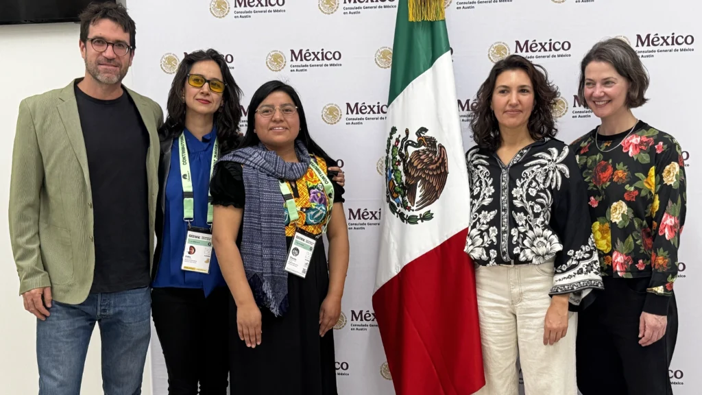 Otilia Portillo Padua y el equipo de Hijas del Bosque | Foto: Austin Latino / Jorge Iturralde