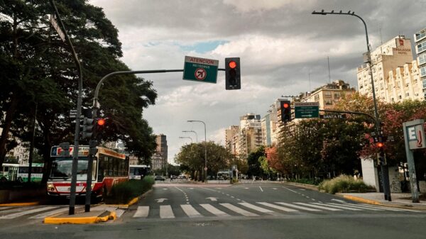 semaforo - Austin Latino Crédito de Caroline Cagnin: