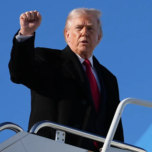 Trump recibe reprimenda del Senado por guerra de Irán