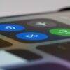 Foto de Brett Jordan: https://www.pexels.com/es-es/foto/telefono-inteligente-telefono-movil-pantalla-tactil-de-cerca-8829442/