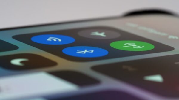 Foto de Brett Jordan: https://www.pexels.com/es-es/foto/telefono-inteligente-telefono-movil-pantalla-tactil-de-cerca-8829442/