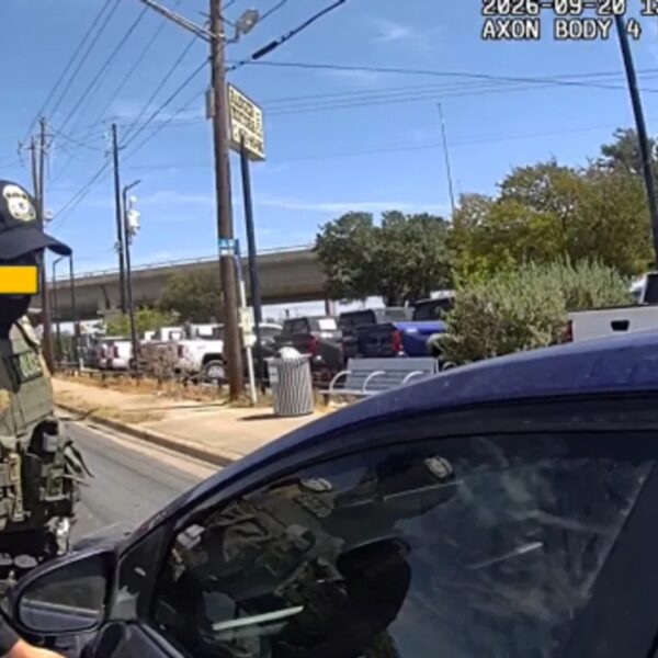 (Cortesía: ICE body camera via federal court records)