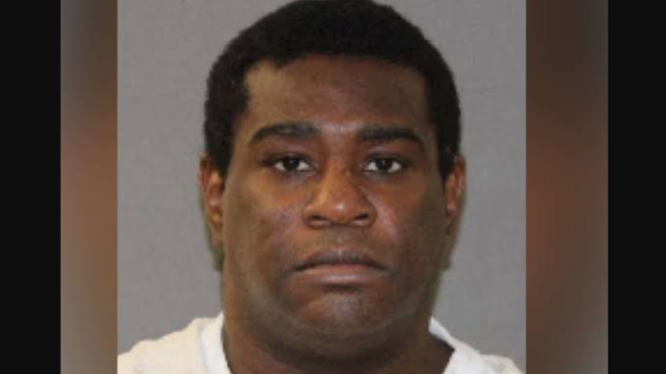 Tribunal Supremo autoriza la ejecución de Jamaal Howard en Texas en medio de controversias por el pentobarbital - Austin Latino Mugshot of a Black man with short black hair wearing a white shirt against a gray backdrop with a neutral expression.